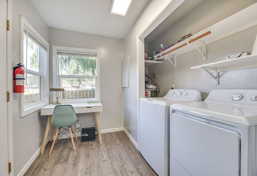 Pet Friendly Hoquiam Cottage W/ River Access!