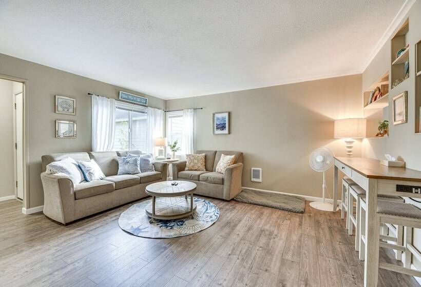 Pet Friendly Hoquiam Cottage W/ River Access!