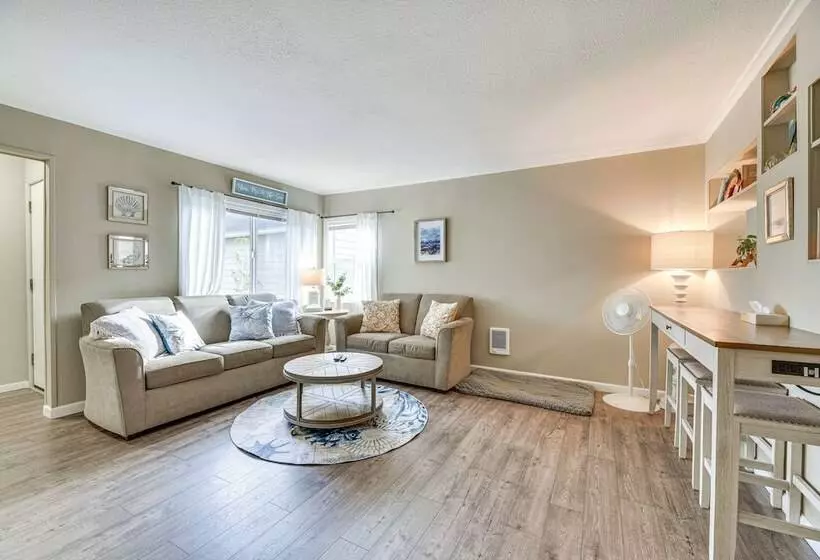 Pet Friendly Hoquiam Cottage W/ River Access!