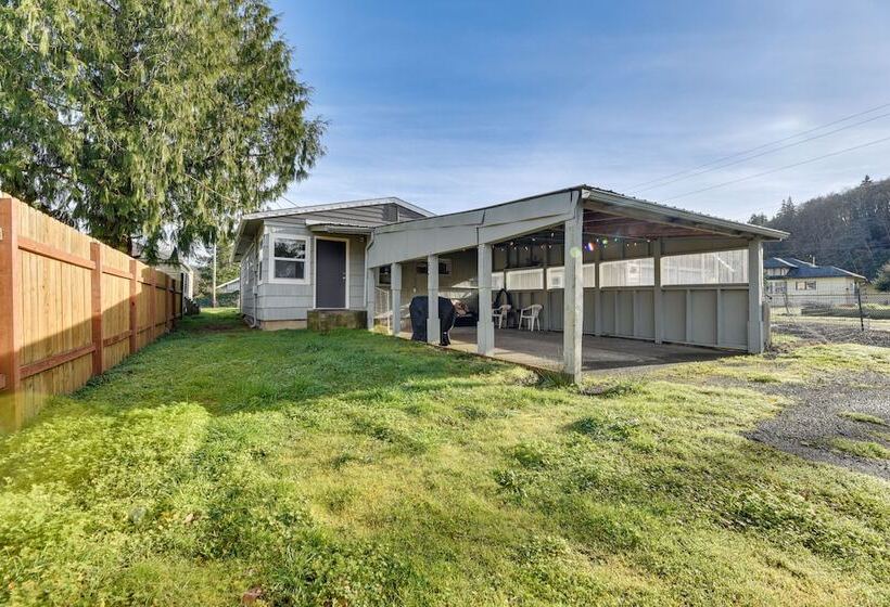 Pet Friendly Hoquiam Cottage W/ River Access!