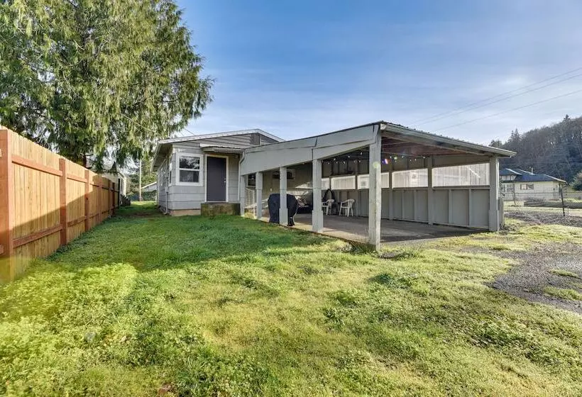 Pet Friendly Hoquiam Cottage W/ River Access!