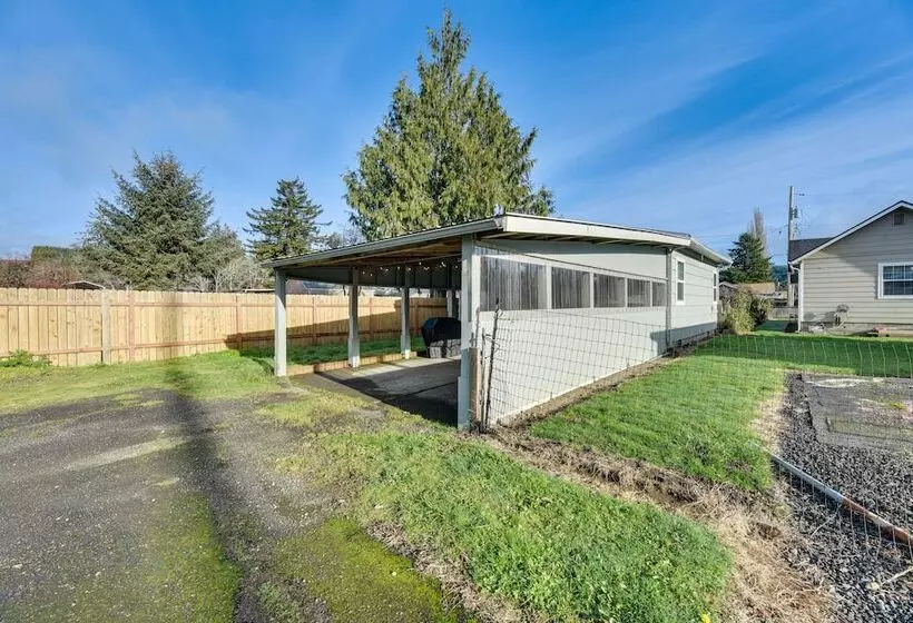 Pet Friendly Hoquiam Cottage W/ River Access!