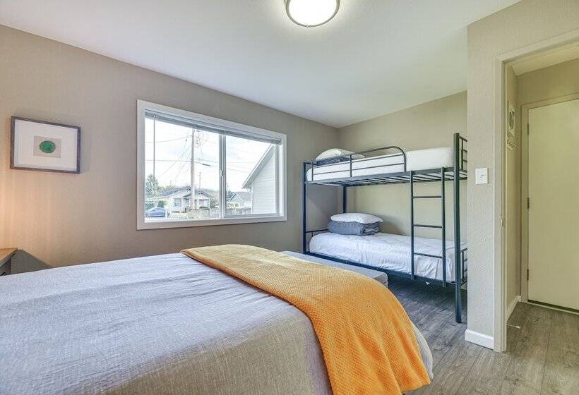 Pet Friendly Hoquiam Cottage W/ River Access!