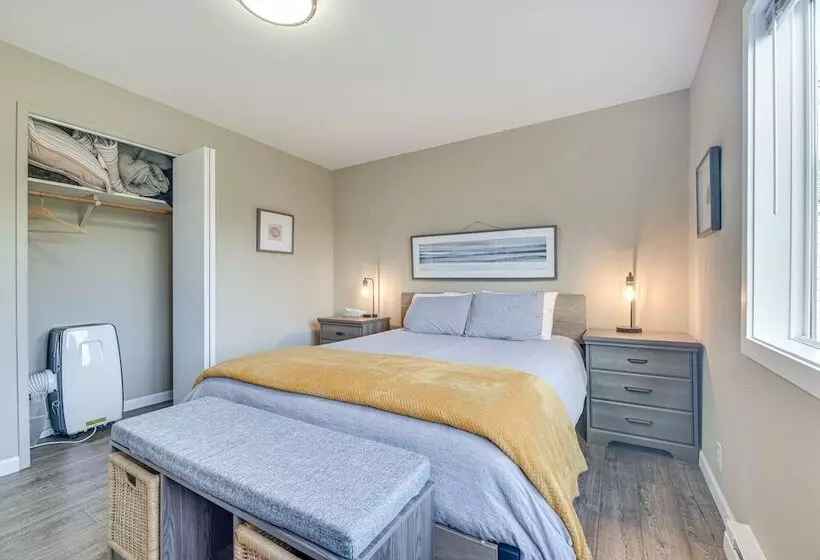 Pet Friendly Hoquiam Cottage W/ River Access!