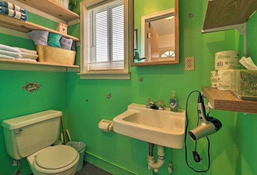 Private Hot Tub & Fireplace: Poconos Home!