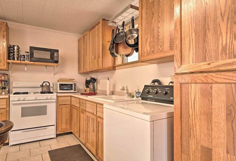 Private Hot Tub & Fireplace: Poconos Home!