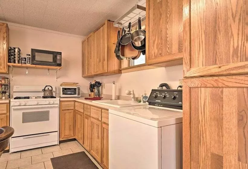 Private Hot Tub & Fireplace: Poconos Home!