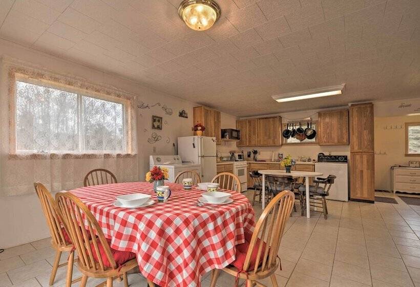 Private Hot Tub & Fireplace: Poconos Home!