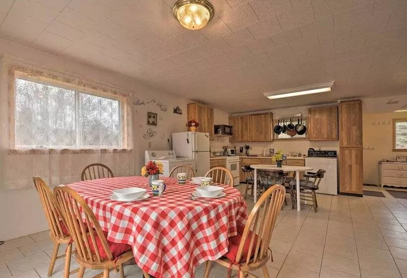 Private Hot Tub & Fireplace: Poconos Home!