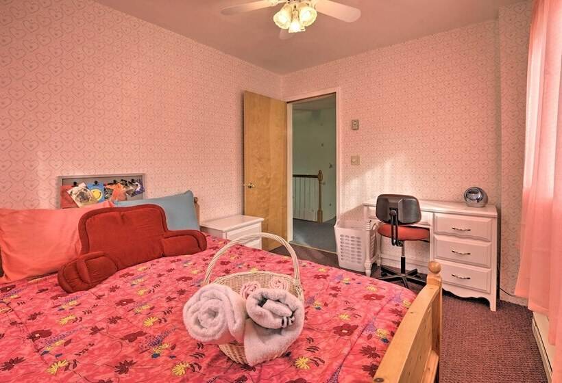 Private Hot Tub & Fireplace: Poconos Home!