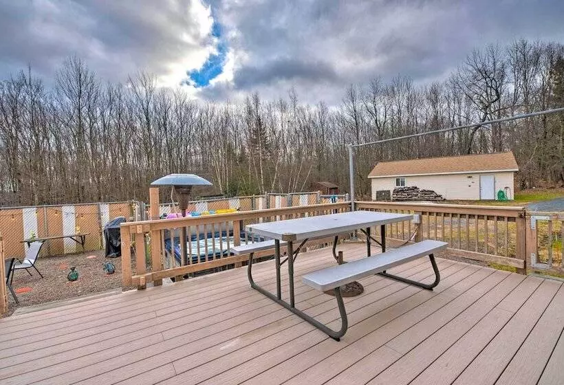Private Hot Tub & Fireplace: Poconos Home!