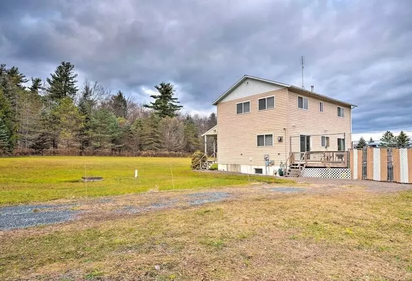 Private Hot Tub & Fireplace: Poconos Home!