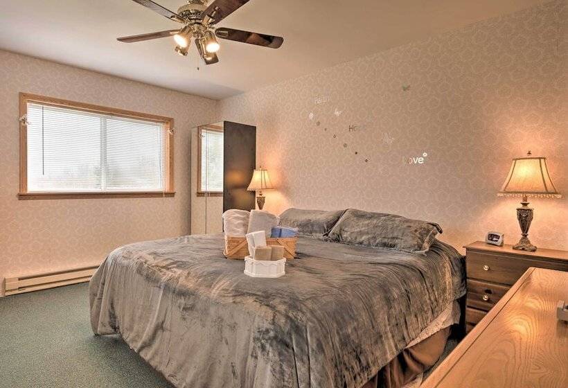 Private Hot Tub & Fireplace: Poconos Home!