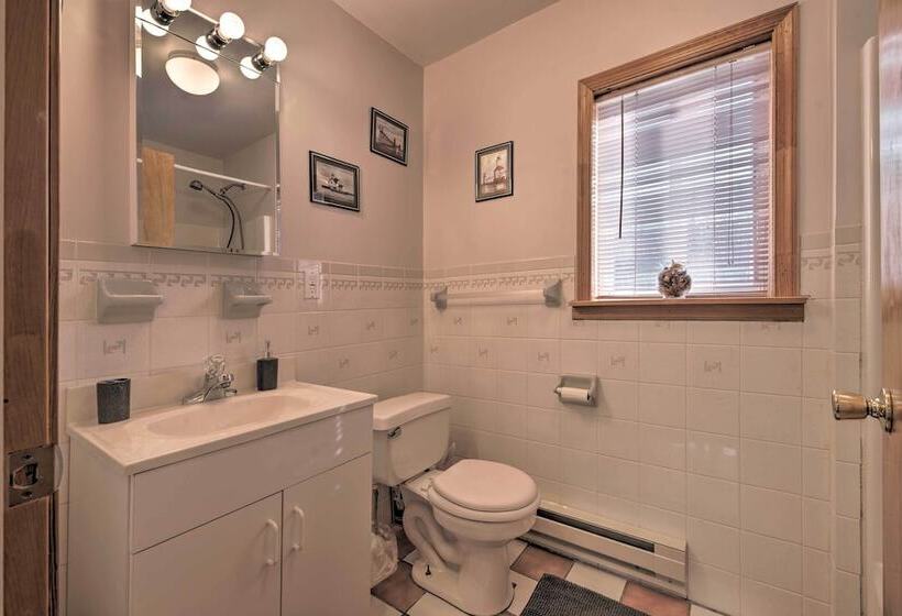 Private Hot Tub & Fireplace: Poconos Home!