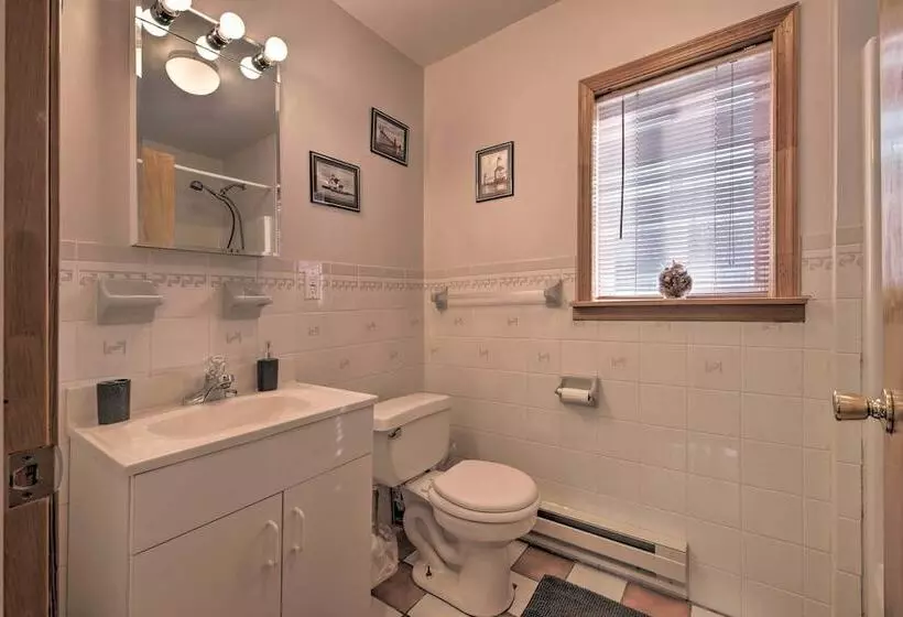 Private Hot Tub & Fireplace: Poconos Home!