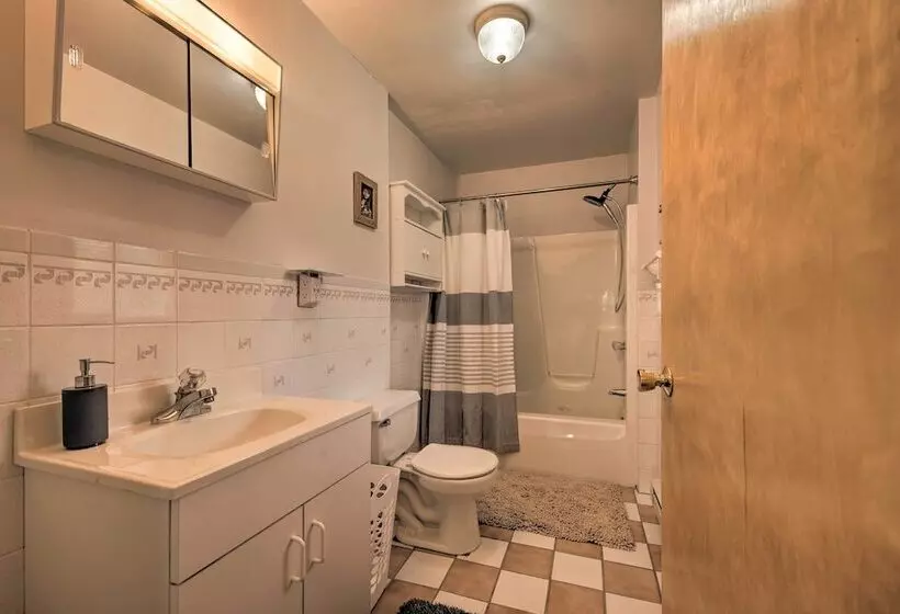 Private Hot Tub & Fireplace: Poconos Home!