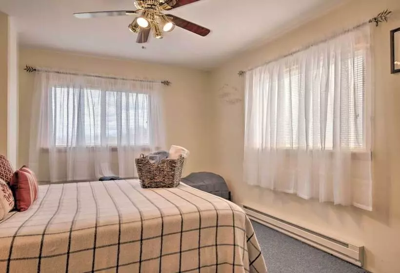 Private Hot Tub & Fireplace: Poconos Home!