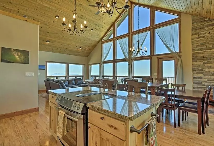 Private Hilltop Home W/ Expansive View & Grill!