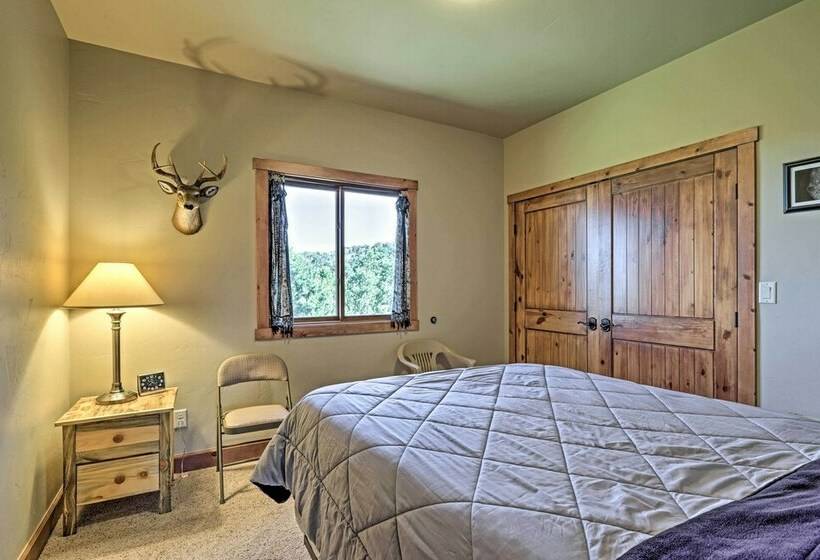 Private Hilltop Home W/ Expansive View & Grill!