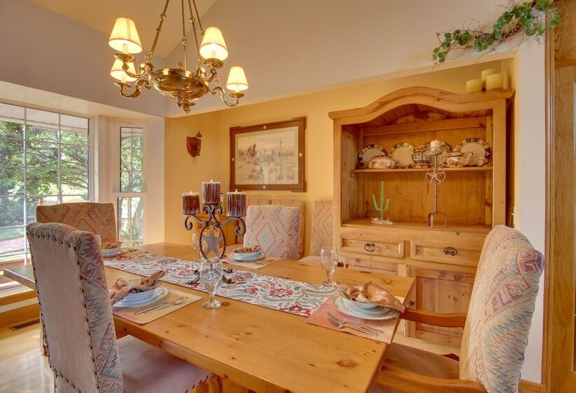 Red Bluff Inn & Retreat W/ Entire Ranch On Lake!