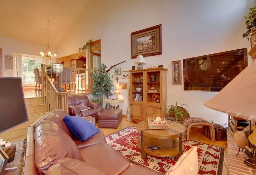 Red Bluff Inn & Retreat W/ Entire Ranch On Lake!