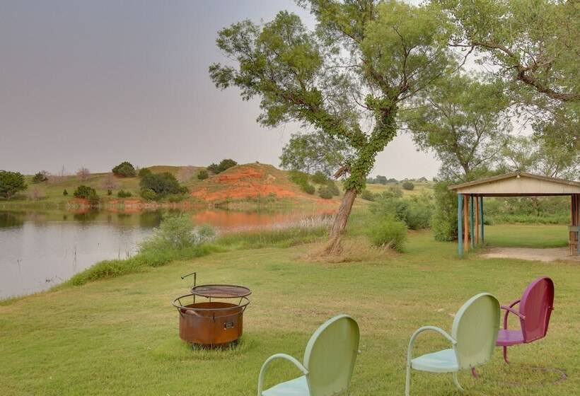 Red Bluff Inn & Retreat W/ Entire Ranch On Lake!