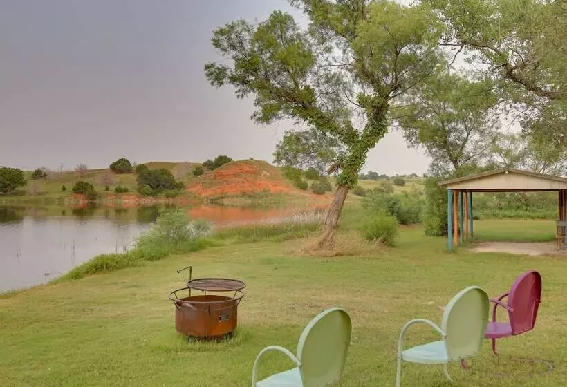 Red Bluff Inn & Retreat W/ Entire Ranch On Lake!