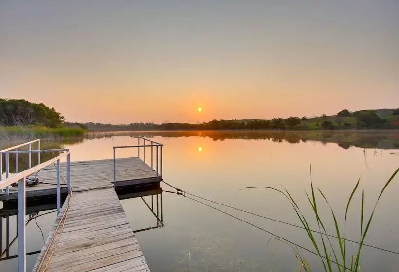 Red Bluff Inn & Retreat W/ Entire Ranch On Lake!