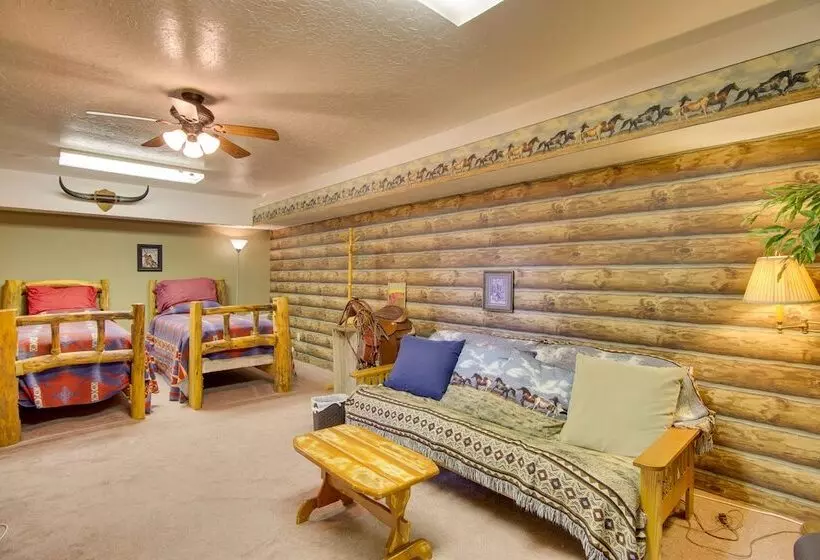 Red Bluff Inn & Retreat W/ Entire Ranch On Lake!