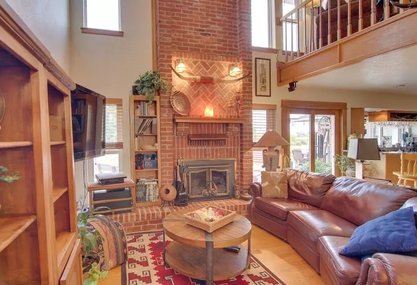 Red Bluff Inn & Retreat W/ Entire Ranch On Lake!