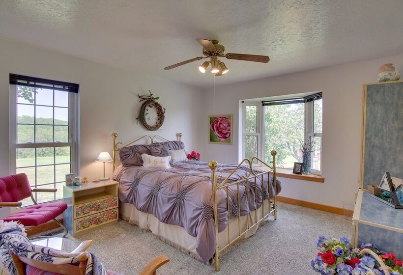 Red Bluff Inn & Retreat W/ Entire Ranch On Lake!