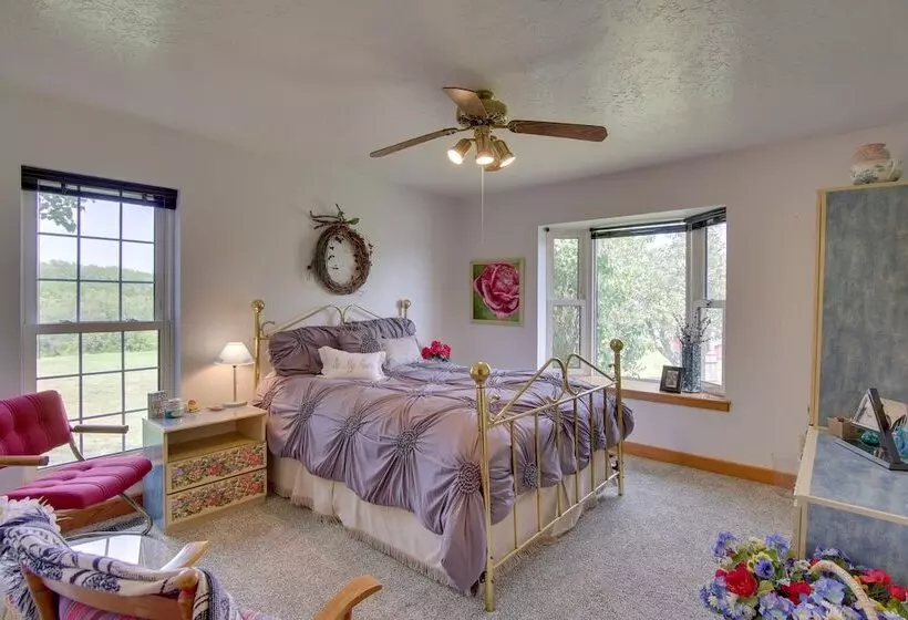 Red Bluff Inn & Retreat W/ Entire Ranch On Lake!