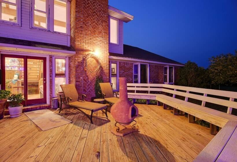 Red Bluff Inn & Retreat W/ Entire Ranch On Lake!