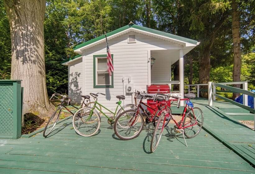 Riverfront Geneva Cottage On Grand River!