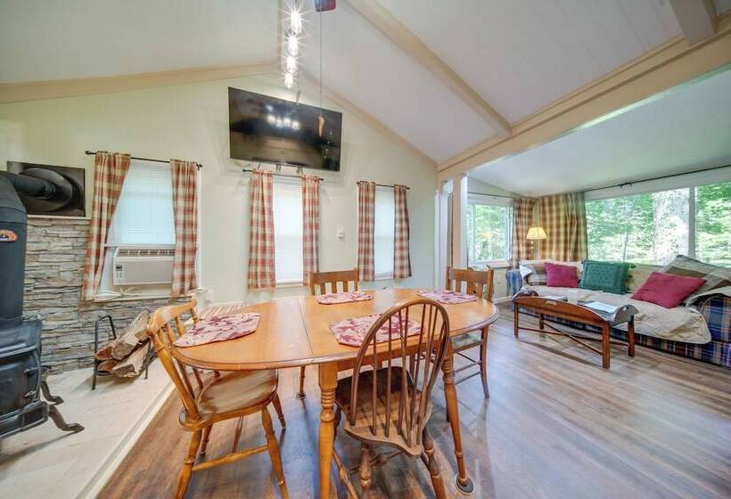 Riverfront Geneva Cottage On Grand River!