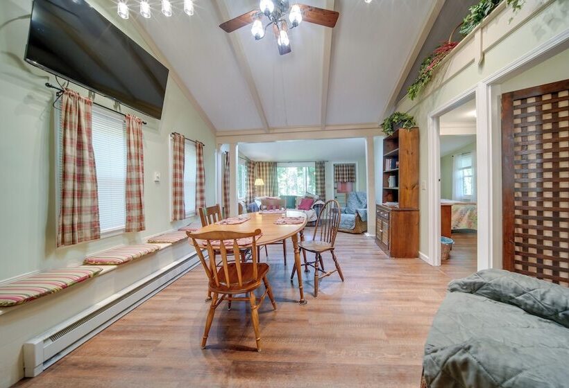 Riverfront Geneva Cottage On Grand River!