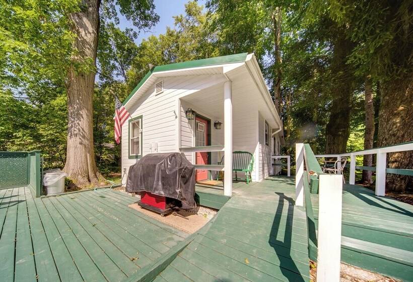 Riverfront Geneva Cottage On Grand River!
