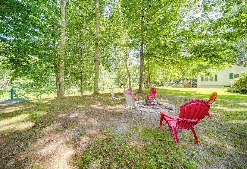 Riverfront Geneva Cottage On Grand River!