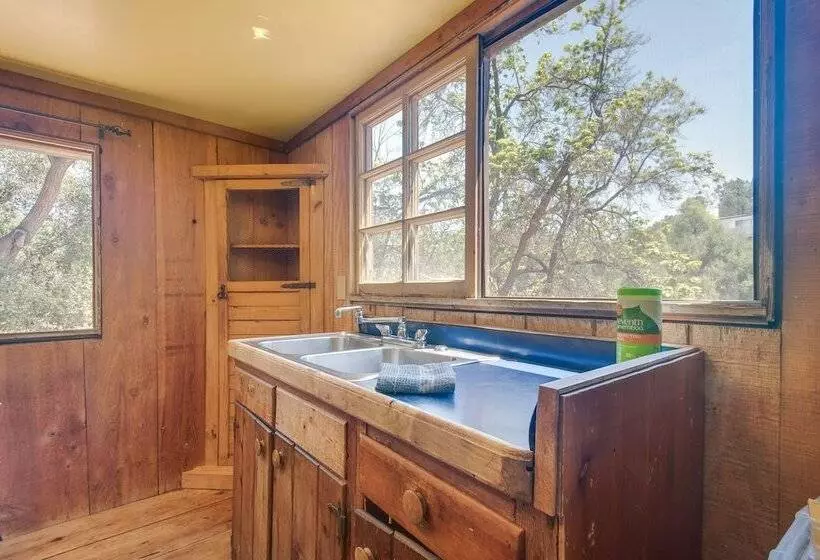 Topanga Canyon Rustic Treetop Trailer On 16 Acres!