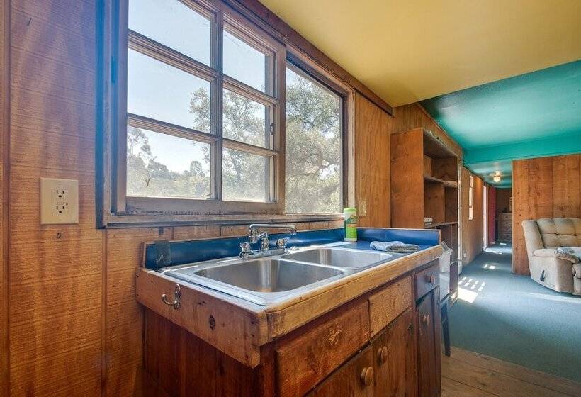 Topanga Canyon Rustic Treetop Trailer On 16 Acres!