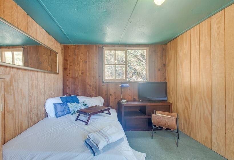 Topanga Canyon Rustic Treetop Trailer On 16 Acres!