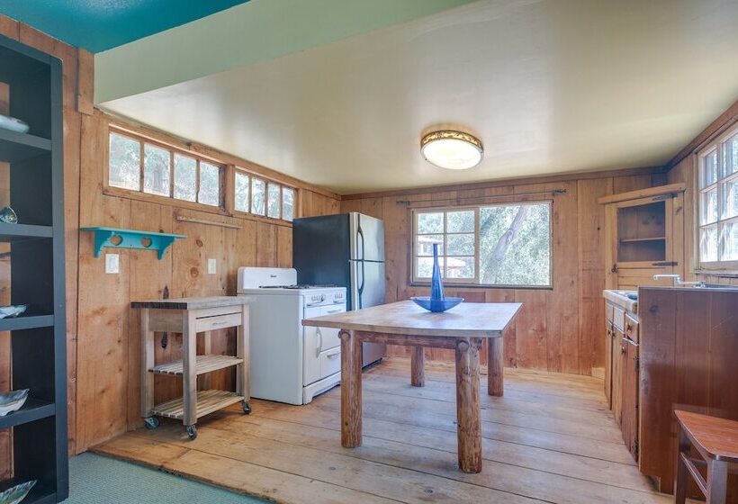 Topanga Canyon Rustic Treetop Trailer On 16 Acres!