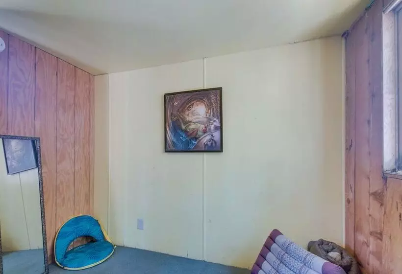 Topanga Canyon Rustic Treetop Trailer On 16 Acres!