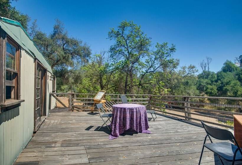 Topanga Canyon Rustic Treetop Trailer On 16 Acres!