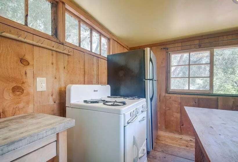 Topanga Canyon Rustic Treetop Trailer On 16 Acres!