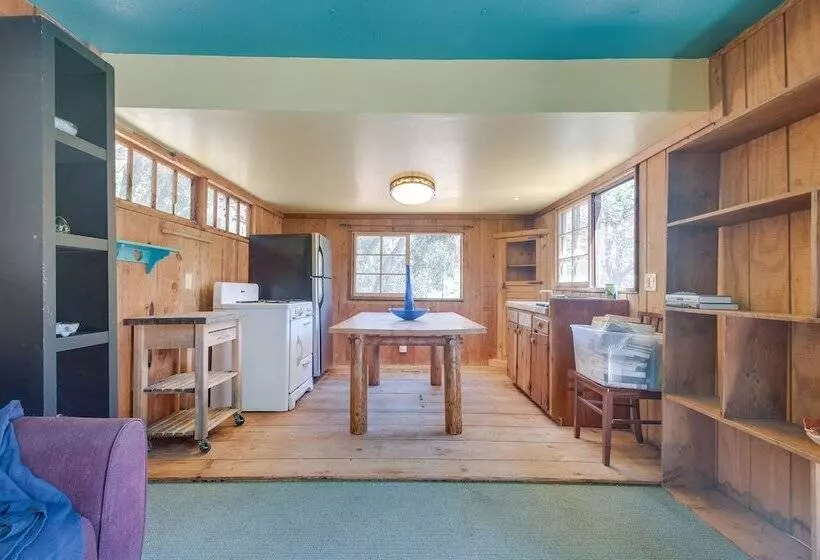 Topanga Canyon Rustic Treetop Trailer On 16 Acres!