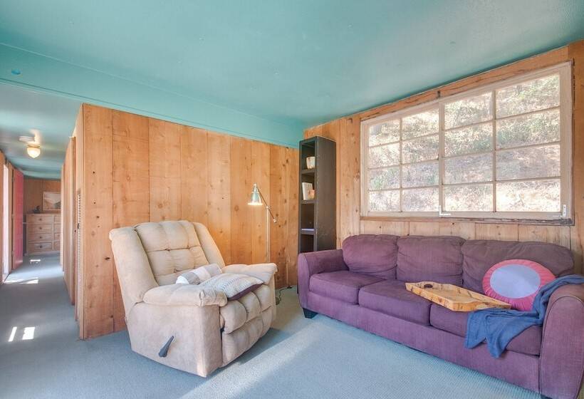 Topanga Canyon Rustic Treetop Trailer On 16 Acres!