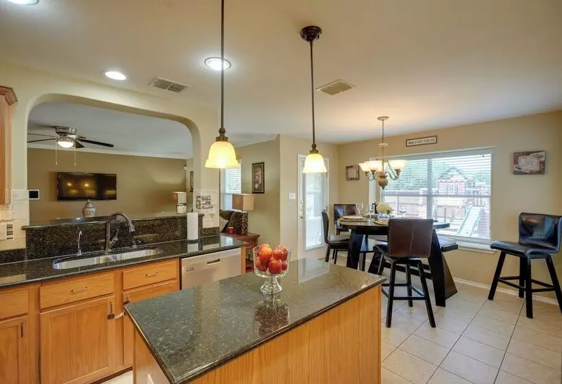 San Antonio Home W/ Pool Access: Near Lackland Afb