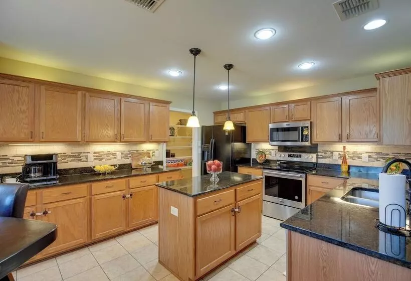 San Antonio Home W/ Pool Access: Near Lackland Afb