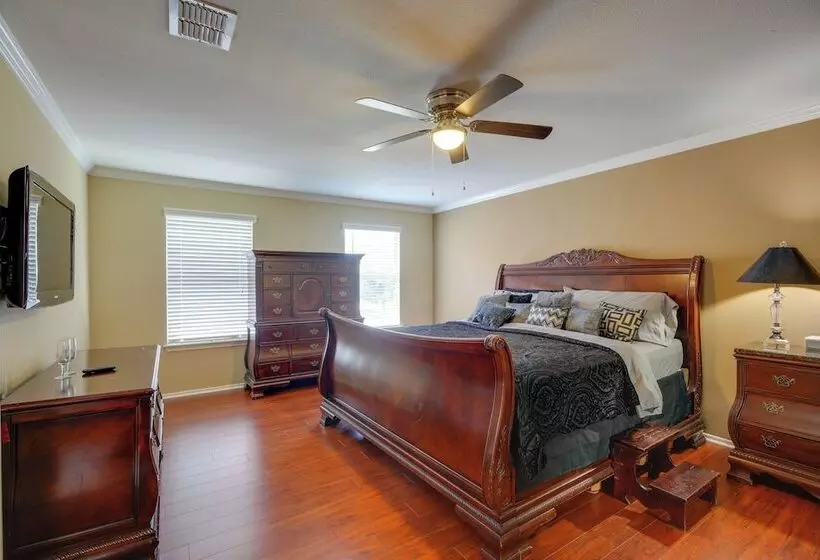 San Antonio Home W/ Pool Access: Near Lackland Afb